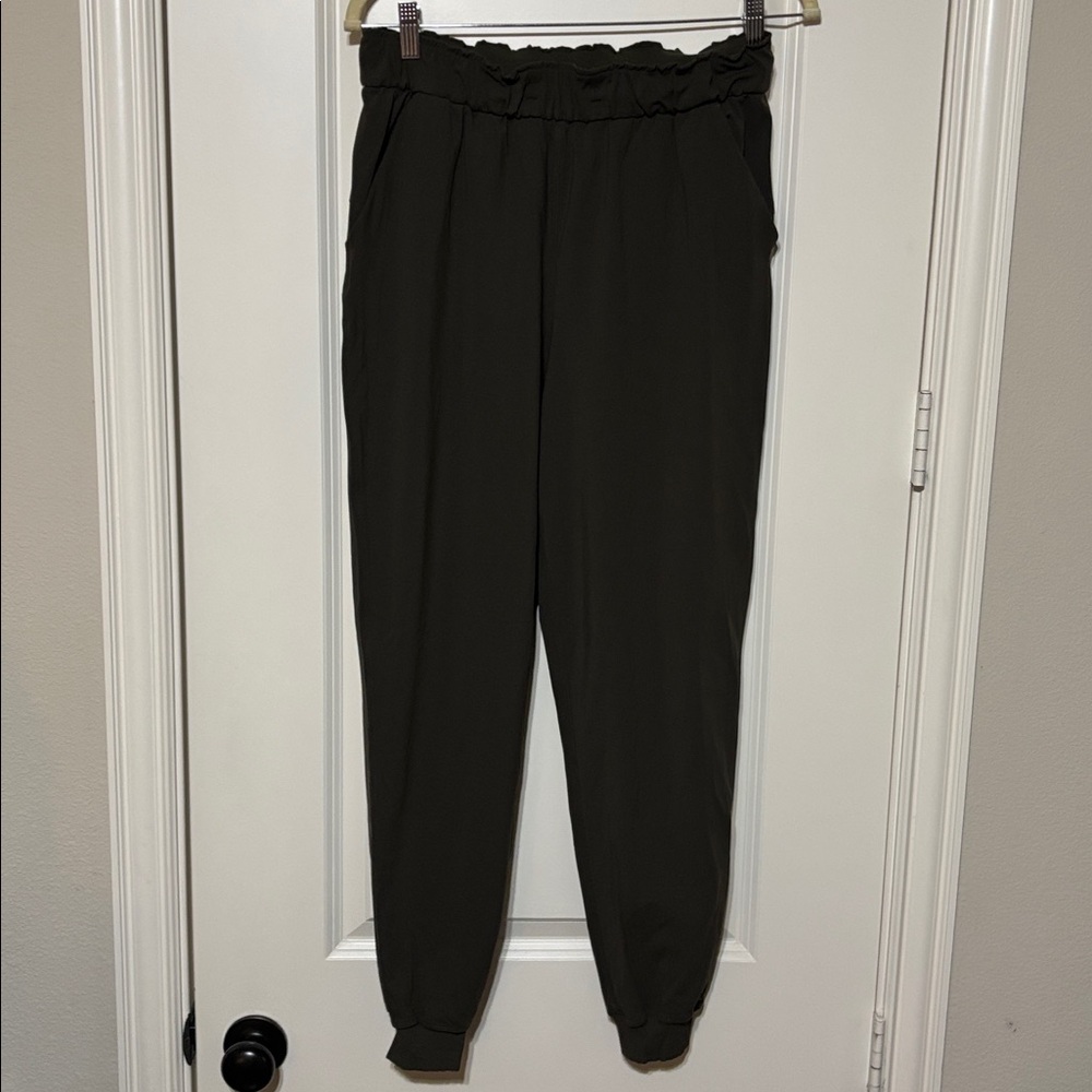 lululemon athletica Olive Green Joggers size 8 Like New